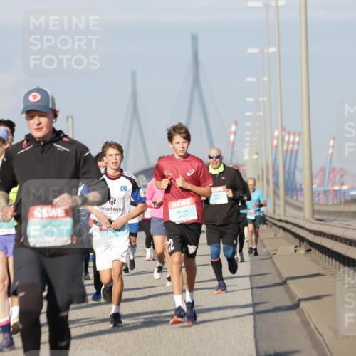 03.10.2025 - Köhlbrandbrückenlauf Jannik Wohlers http://msf.ph/oto/9091235 03.10.2025 09:59:21 Position 3 46, 3107, 3751, 2878, 3727, 12 meine-sportfotos.de