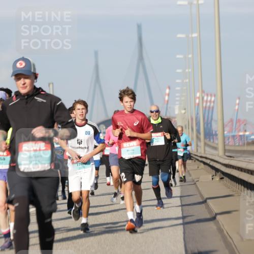 03.10.2025 - Köhlbrandbrückenlauf Jannik Wohlers http://msf.ph/oto/9091239 03.10.2025 09:59:21 Position 3 3107, 2878, 3727 meine-sportfotos.de