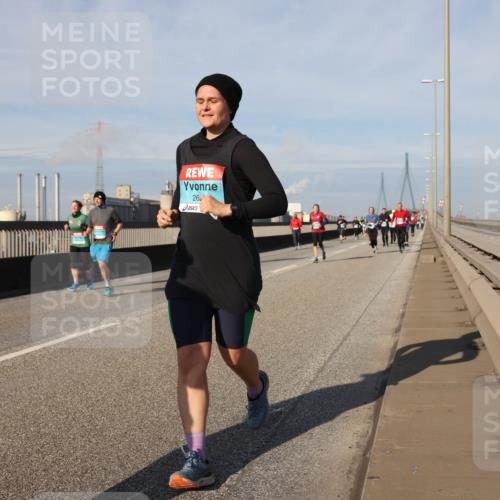 03.10.2025 - Köhlbrandbrückenlauf Lena Gebhardt http://msf.ph/oto/9091258 03.10.2025 10:07:53 Position 2 26 meine-sportfotos.de