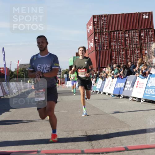 03.10.2025 - Köhlbrandbrückenlauf Jannik Wohlers http://msf.ph/oto/9091264 03.10.2025 12:53:57 Ziel 4030, 4088, 5947, 6002, 6085, 6422, 6817 meine-sportfotos.de