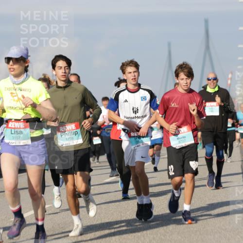 03.10.2025 - Köhlbrandbrückenlauf Jannik Wohlers http://msf.ph/oto/9091271 03.10.2025 09:59:23 Position 3 3107, 3106, 1738, 2878, 3727 meine-sportfotos.de
