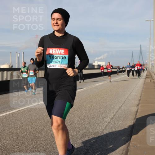 03.10.2025 - Köhlbrandbrückenlauf Lena Gebhardt http://msf.ph/oto/9091277 03.10.2025 10:07:53 Position 2 2621 meine-sportfotos.de