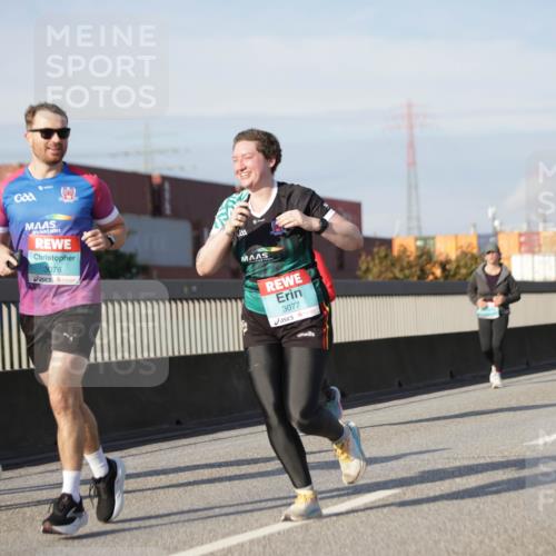 03.10.2025 - Köhlbrandbrückenlauf Jannik Wohlers http://msf.ph/oto/9091285 03.10.2025 10:10:55 Position 3 3076, 3077 meine-sportfotos.de