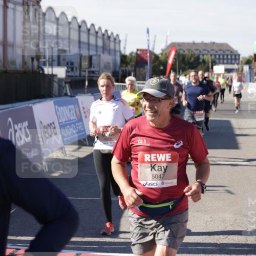 03.10.2025 - Köhlbrandbrückenlauf Jannik Wohlers http://msf.ph/oto/9091292 03.10.2025 13:19:46 Ziel 4376, 4539, 4981, 5047, 5059, 5148, 5647, 5648, 5650, 5704, 5838, 5931, 5975, 6382, 6383, 6509, 6600, 6660, 6730 meine-sportfotos.de