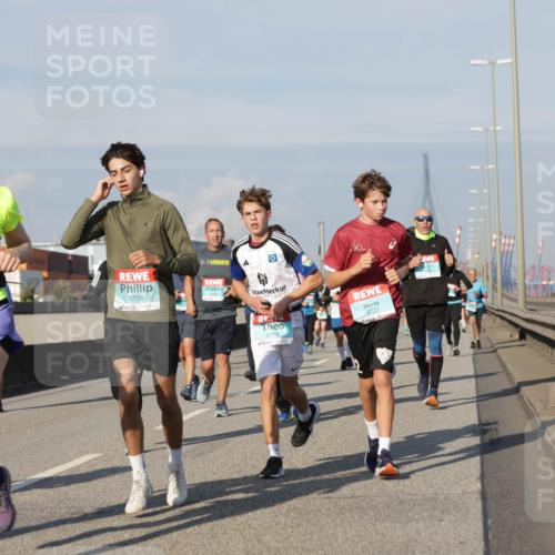 03.10.2025 - Köhlbrandbrückenlauf Jannik Wohlers http://msf.ph/oto/9091295 03.10.2025 09:59:24 Position 3 1738, 3106, 3107, 2878, 3727 meine-sportfotos.de