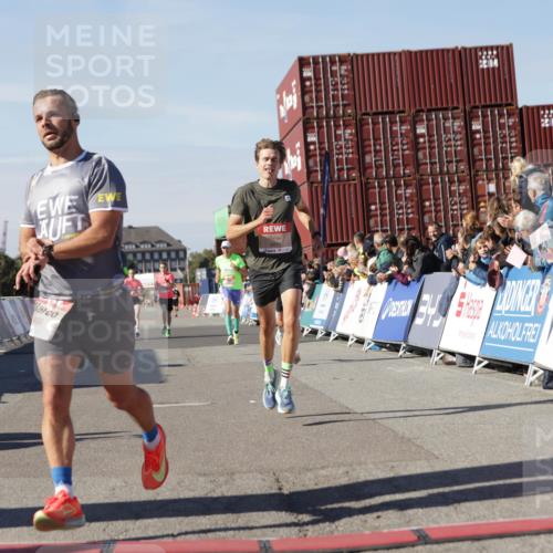 03.10.2025 - Köhlbrandbrückenlauf Jannik Wohlers http://msf.ph/oto/9091298 03.10.2025 12:53:57 Ziel 4030, 4088, 5947, 6002, 6085, 6422, 6817 meine-sportfotos.de