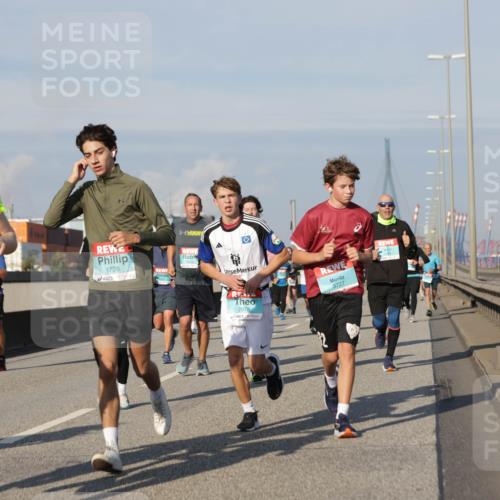 03.10.2025 - Köhlbrandbrückenlauf Jannik Wohlers http://msf.ph/oto/9091307 03.10.2025 09:59:24 Position 3 3106, 3107, 1738, 2878, 3727 meine-sportfotos.de