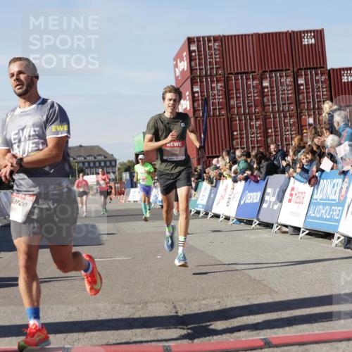 03.10.2025 - Köhlbrandbrückenlauf Jannik Wohlers http://msf.ph/oto/9091309 03.10.2025 12:53:57 Ziel 4030, 4088, 5947, 6002, 6085, 6422, 6817 meine-sportfotos.de