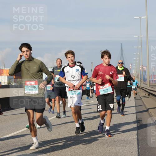 03.10.2025 - Köhlbrandbrückenlauf Jannik Wohlers http://msf.ph/oto/9091315 03.10.2025 09:59:25 Position 3 3107, 1738, 2878, 3727 meine-sportfotos.de