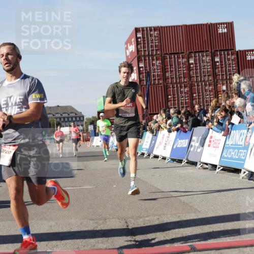 03.10.2025 - Köhlbrandbrückenlauf Jannik Wohlers http://msf.ph/oto/9091319 03.10.2025 12:53:57 Ziel 4030, 4088, 5947, 6002, 6085, 6422, 6817 meine-sportfotos.de