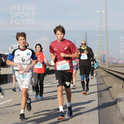 03.10.2025 - Köhlbrandbrückenlauf Jannik Wohlers http://msf.ph/oto/9091321 03.10.2025 09:59:25 Position 3 51, 1480, 1693, 2878, 3727 meine-sportfotos.de