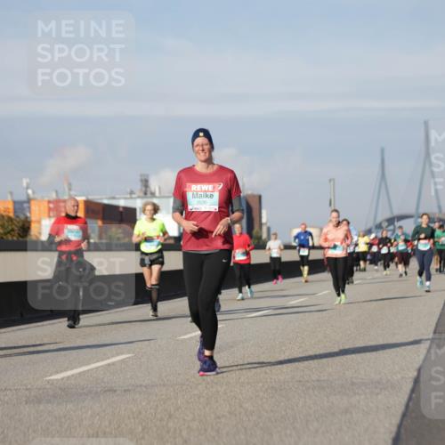 03.10.2025 - Köhlbrandbrückenlauf Jannik Wohlers http://msf.ph/oto/9091330 03.10.2025 10:10:59 Position 3 2536 meine-sportfotos.de