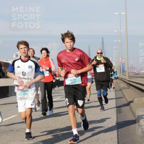 03.10.2025 - Köhlbrandbrückenlauf Jannik Wohlers http://msf.ph/oto/9091335 03.10.2025 09:59:26 Position 3 1693, 2878, 3727 meine-sportfotos.de