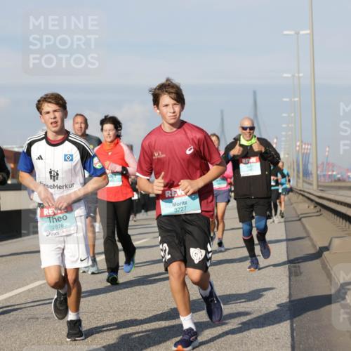 03.10.2025 - Köhlbrandbrückenlauf Jannik Wohlers http://msf.ph/oto/9091340 03.10.2025 09:59:26 Position 3 1693, 2878, 3727 meine-sportfotos.de