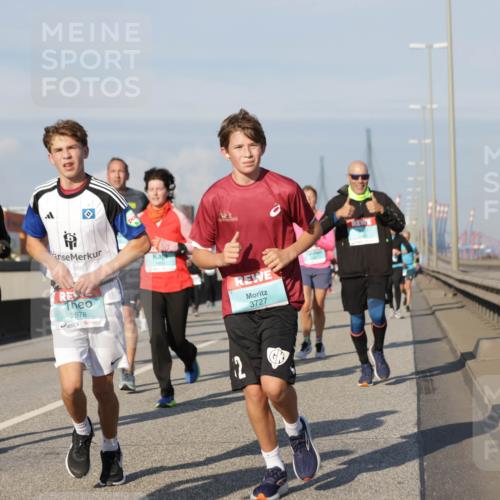 03.10.2025 - Köhlbrandbrückenlauf Jannik Wohlers http://msf.ph/oto/9091346 03.10.2025 09:59:26 Position 3 1693, 2878, 2, 3727 meine-sportfotos.de