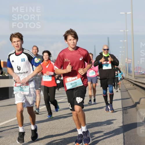 03.10.2025 - Köhlbrandbrückenlauf Jannik Wohlers http://msf.ph/oto/9091349 03.10.2025 09:59:26 Position 3 10, 1693, 2878, 3727 meine-sportfotos.de