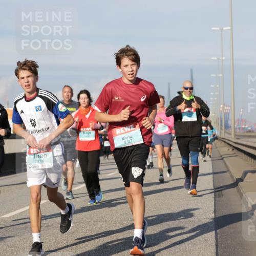 03.10.2025 - Köhlbrandbrückenlauf Jannik Wohlers http://msf.ph/oto/9091353 03.10.2025 09:59:26 Position 3 1693, 2878, 3727 meine-sportfotos.de