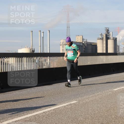 03.10.2025 - Köhlbrandbrückenlauf Lena Gebhardt http://msf.ph/oto/9091356 03.10.2025 10:07:56 Position 2  meine-sportfotos.de