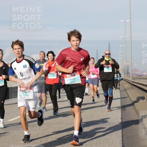 03.10.2025 - Köhlbrandbrückenlauf Jannik Wohlers http://msf.ph/oto/9091360 03.10.2025 09:59:26 Position 3 1693, 2878, 3727 meine-sportfotos.de