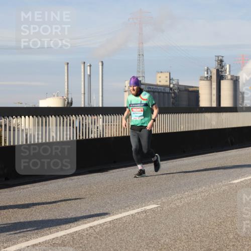 03.10.2025 - Köhlbrandbrückenlauf Lena Gebhardt http://msf.ph/oto/9091369 03.10.2025 10:07:56 Position 2  meine-sportfotos.de
