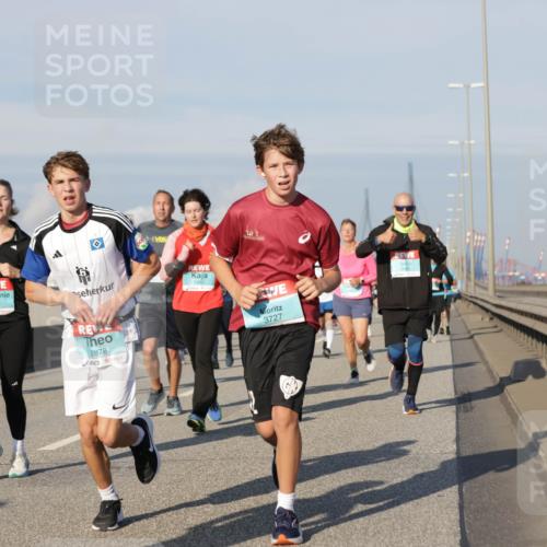 03.10.2025 - Köhlbrandbrückenlauf Jannik Wohlers http://msf.ph/oto/9091370 03.10.2025 09:59:26 Position 3 1693, 2878, 1480, 3727 meine-sportfotos.de