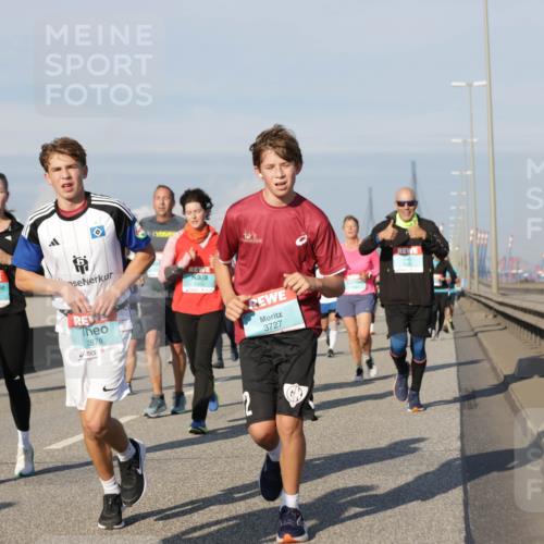 03.10.2025 - Köhlbrandbrückenlauf Jannik Wohlers http://msf.ph/oto/9091375 03.10.2025 09:59:26 Position 3 1693, 2878, 1480, 3727 meine-sportfotos.de