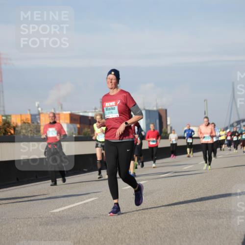 03.10.2025 - Köhlbrandbrückenlauf Jannik Wohlers http://msf.ph/oto/9091376 03.10.2025 10:10:59 Position 3 2536 meine-sportfotos.de