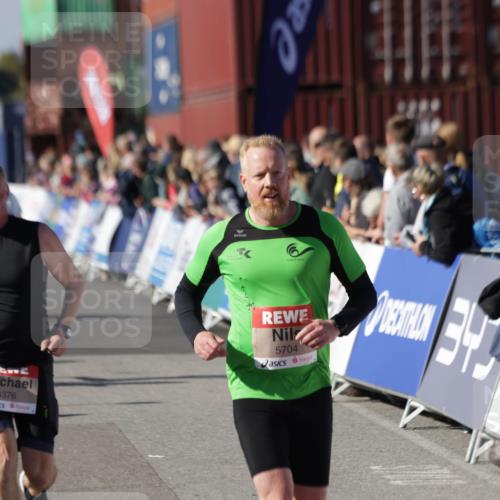03.10.2025 - Köhlbrandbrückenlauf Jannik Wohlers http://msf.ph/oto/9091384 03.10.2025 13:19:49 Ziel 4376, 4539, 4981, 5047, 5059, 5148, 5647, 5648, 5650, 5704, 5841, 5931, 5975, 6068, 6382, 6383, 6414, 6509, 6600, 6660, 6663, 6730 meine-sportfotos.de