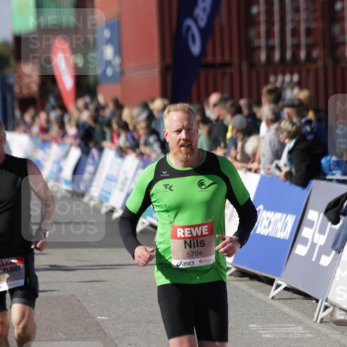 03.10.2025 - Köhlbrandbrückenlauf Jannik Wohlers http://msf.ph/oto/9091396 03.10.2025 13:19:49 Ziel 4376, 4539, 4981, 5047, 5059, 5148, 5647, 5648, 5650, 5704, 5841, 5931, 5975, 6068, 6382, 6383, 6414, 6509, 6600, 6660, 6663, 6730 meine-sportfotos.de
