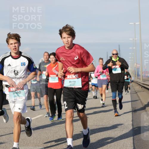 03.10.2025 - Köhlbrandbrückenlauf Jannik Wohlers http://msf.ph/oto/9091400 03.10.2025 09:59:26 Position 3 1693, 2878, 3727 meine-sportfotos.de