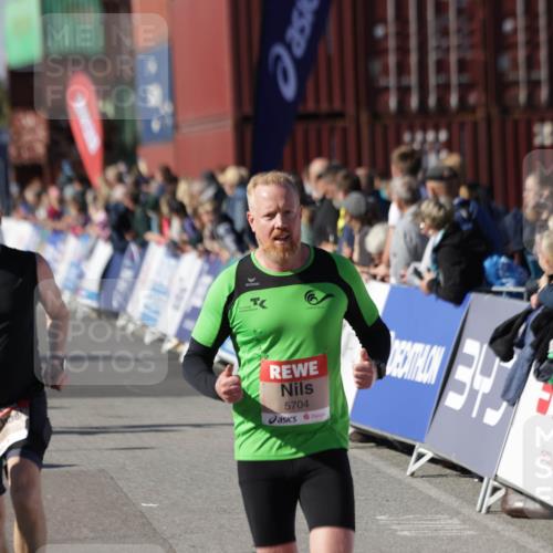 03.10.2025 - Köhlbrandbrückenlauf Jannik Wohlers http://msf.ph/oto/9091408 03.10.2025 13:19:49 Ziel 4376, 4539, 4981, 5047, 5059, 5148, 5647, 5648, 5650, 5704, 5841, 5931, 5975, 6068, 6382, 6383, 6414, 6509, 6600, 6660, 6663, 6730 meine-sportfotos.de