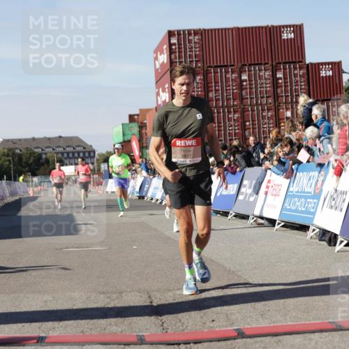 03.10.2025 - Köhlbrandbrückenlauf Jannik Wohlers http://msf.ph/oto/9091413 03.10.2025 12:53:58 Ziel 4030, 4088, 5710, 5947, 6002, 6422, 6817 meine-sportfotos.de