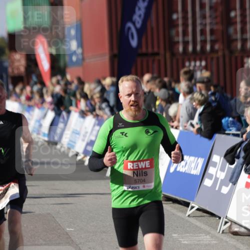 03.10.2025 - Köhlbrandbrückenlauf Jannik Wohlers http://msf.ph/oto/9091419 03.10.2025 13:19:49 Ziel 4376, 4539, 4981, 5047, 5059, 5148, 5647, 5648, 5650, 5704, 5841, 5931, 5975, 6068, 6382, 6383, 6414, 6509, 6600, 6660, 6663, 6730 meine-sportfotos.de