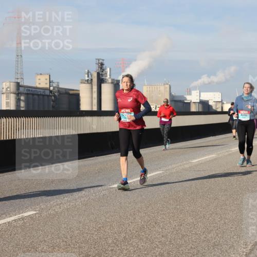03.10.2025 - Köhlbrandbrückenlauf Lena Gebhardt http://msf.ph/oto/9091426 03.10.2025 10:07:57 Position 2  meine-sportfotos.de
