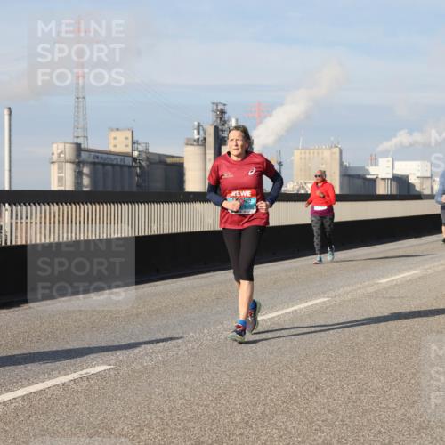 03.10.2025 - Köhlbrandbrückenlauf Lena Gebhardt http://msf.ph/oto/9091429 03.10.2025 10:07:58 Position 2  meine-sportfotos.de