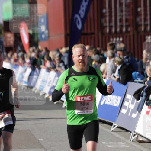 03.10.2025 - Köhlbrandbrückenlauf Jannik Wohlers http://msf.ph/oto/9091433 03.10.2025 13:19:49 Ziel 4376, 4539, 4981, 5047, 5059, 5148, 5647, 5648, 5650, 5704, 5841, 5931, 5975, 6068, 6382, 6383, 6414, 6509, 6600, 6660, 6663, 6730 meine-sportfotos.de
