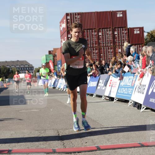 03.10.2025 - Köhlbrandbrückenlauf Jannik Wohlers http://msf.ph/oto/9091439 03.10.2025 12:53:58 Ziel 4030, 4088, 5710, 5947, 6002, 6422, 6817 meine-sportfotos.de