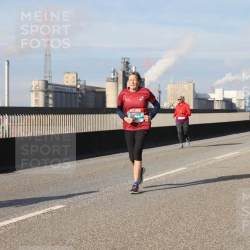 03.10.2025 - Köhlbrandbrückenlauf Lena Gebhardt http://msf.ph/oto/9091440 03.10.2025 10:07:58 Position 2  meine-sportfotos.de