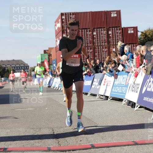 03.10.2025 - Köhlbrandbrückenlauf Jannik Wohlers http://msf.ph/oto/9091447 03.10.2025 12:53:58 Ziel 4030, 4088, 5710, 5947, 6002, 6422, 6817 meine-sportfotos.de