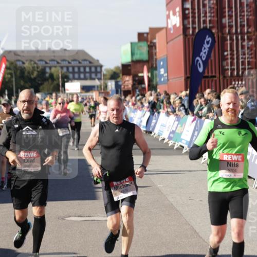 03.10.2025 - Köhlbrandbrückenlauf Jannik Wohlers http://msf.ph/oto/9091453 03.10.2025 13:19:50 Ziel 4376, 4539, 4981, 5047, 5059, 5148, 5647, 5648, 5650, 5704, 5841, 5931, 5975, 6068, 6382, 6383, 6414, 6509, 6567, 6568, 6600, 6660, 6663, 6730 meine-sportfotos.de