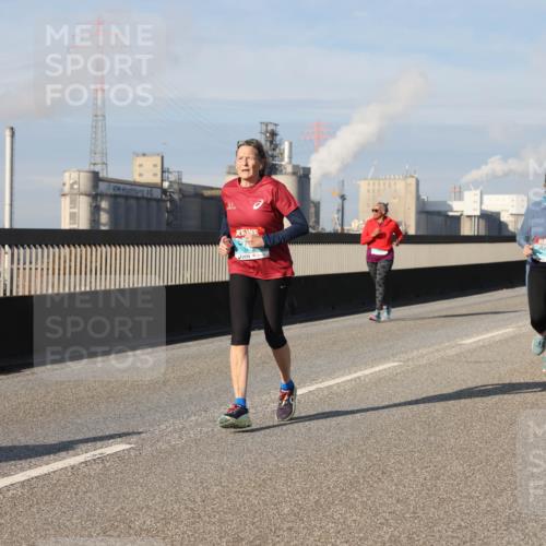 03.10.2025 - Köhlbrandbrückenlauf Lena Gebhardt http://msf.ph/oto/9091461 03.10.2025 10:07:58 Position 2  meine-sportfotos.de
