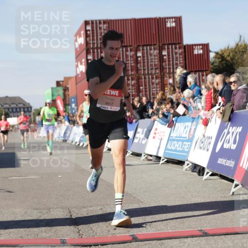 03.10.2025 - Köhlbrandbrückenlauf Jannik Wohlers http://msf.ph/oto/9091472 03.10.2025 12:53:58 Ziel 4030, 4088, 5710, 5947, 6002, 6422, 6817 meine-sportfotos.de