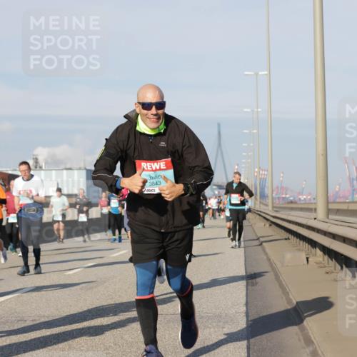 03.10.2025 - Köhlbrandbrückenlauf Jannik Wohlers http://msf.ph/oto/9091474 03.10.2025 09:59:28 Position 3 3069, 3843 meine-sportfotos.de