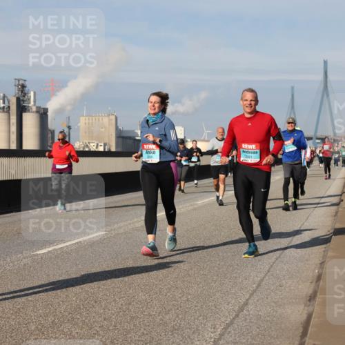03.10.2025 - Köhlbrandbrückenlauf Lena Gebhardt http://msf.ph/oto/9091478 03.10.2025 10:07:59 Position 2 2258, 2321 meine-sportfotos.de