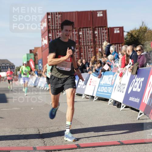 03.10.2025 - Köhlbrandbrückenlauf Jannik Wohlers http://msf.ph/oto/9091479 03.10.2025 12:53:58 Ziel 4030, 4088, 5710, 5947, 6002, 6422, 6817 meine-sportfotos.de