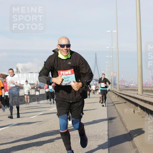 03.10.2025 - Köhlbrandbrückenlauf Jannik Wohlers http://msf.ph/oto/9091482 03.10.2025 09:59:28 Position 3 306, 3843 meine-sportfotos.de
