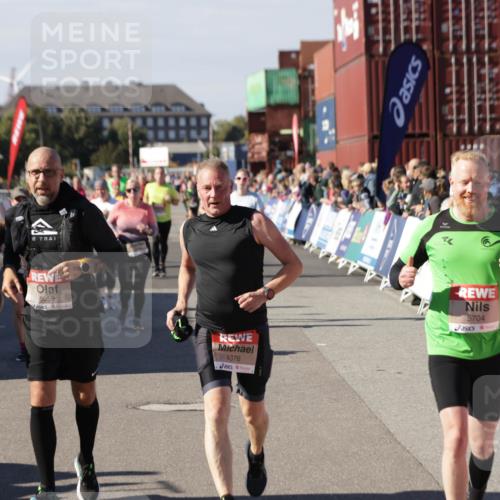 03.10.2025 - Köhlbrandbrückenlauf Jannik Wohlers http://msf.ph/oto/9091484 03.10.2025 13:19:50 Ziel 4376, 4539, 4981, 5047, 5059, 5148, 5647, 5648, 5650, 5704, 5841, 5931, 5975, 6068, 6382, 6383, 6414, 6509, 6567, 6568, 6600, 6660, 6663, 6730 meine-sportfotos.de