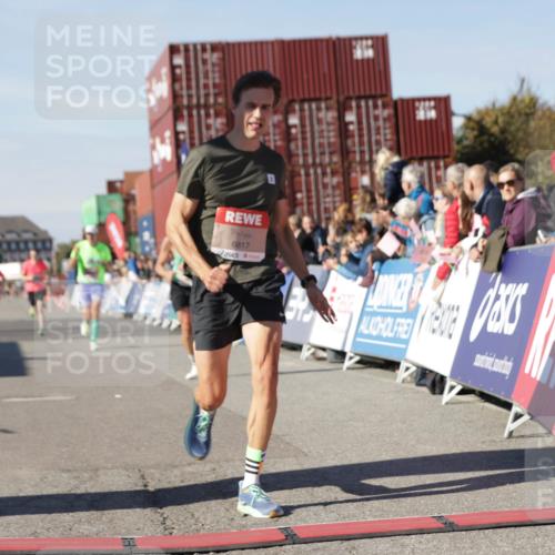 03.10.2025 - Köhlbrandbrückenlauf Jannik Wohlers http://msf.ph/oto/9091488 03.10.2025 12:53:58 Ziel 4030, 4088, 5710, 5947, 6002, 6422, 6817 meine-sportfotos.de