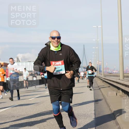 03.10.2025 - Köhlbrandbrückenlauf Jannik Wohlers http://msf.ph/oto/9091489 03.10.2025 09:59:28 Position 3 306, 3843 meine-sportfotos.de