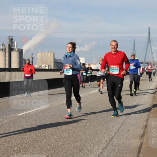 03.10.2025 - Köhlbrandbrückenlauf Lena Gebhardt http://msf.ph/oto/9091493 03.10.2025 10:07:59 Position 2 2258, 2321 meine-sportfotos.de